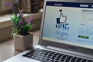 Jak korzystać z dw&oacute;ch kont FB na telefonie