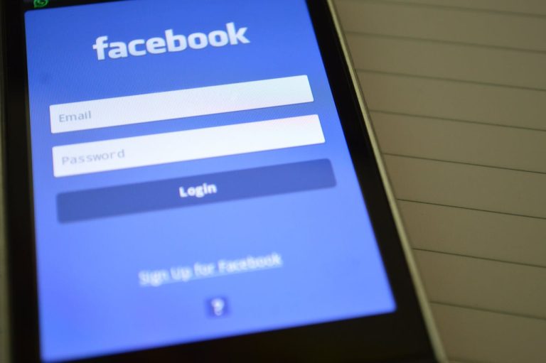 Jak logować się do Facebooka przez Gmail i jakie korzyści to daje? Jak logować się do Facebooka przez Gmail