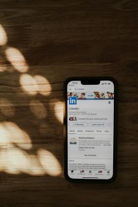 Jak przeglądać LinkedIn bez logowania